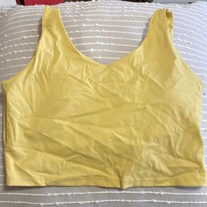 Wondery athletic top